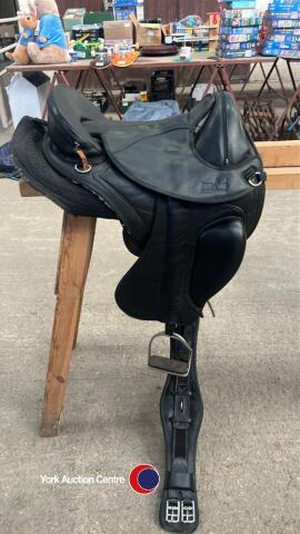 Adult barefoot treeless saddle, pad, girth, leathers & stirrup irons