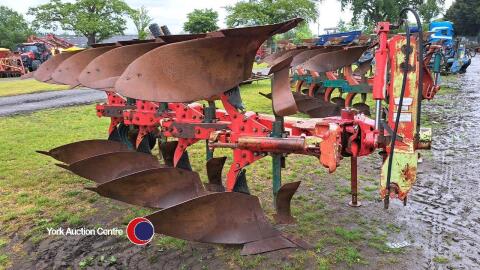 Vogel & Noot 4F auto reset reversible plough