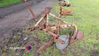 Ferguson 2F g/p plough with handle - 2