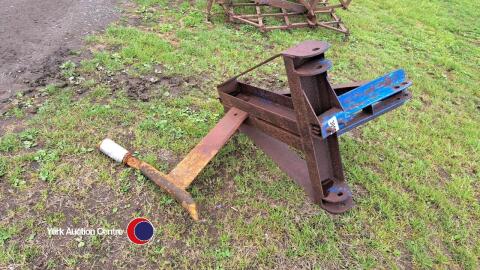 Single leg mole plough