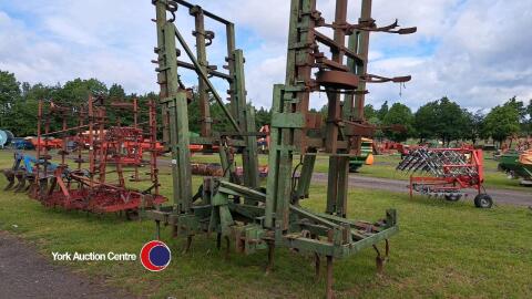 Parmiter folding pig tail cultivator