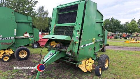 John Deere 550 round baler