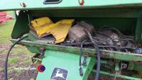 John Deere 550 round baler - 2
