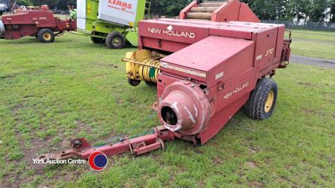 New Holland 370 baler