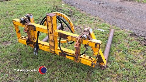 Round bale nippers