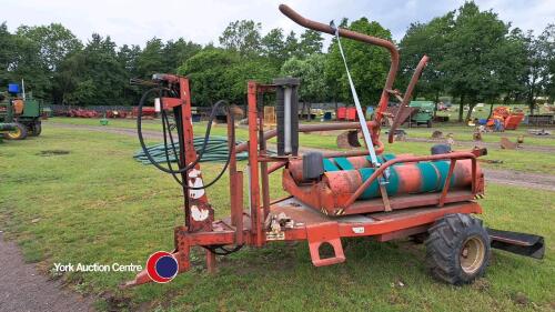 Kverneland trailed bale wrapper, self loading arm, manual controls
