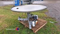 Rotating 5ft round table