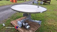 Rotating 5ft round table - 3