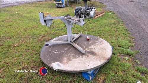 Rotating 5ft round table