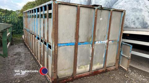 Livestock container, approx 18ft6in