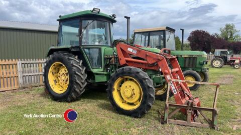 John Deere 2140 4wd tractor, SG2 cab and loader