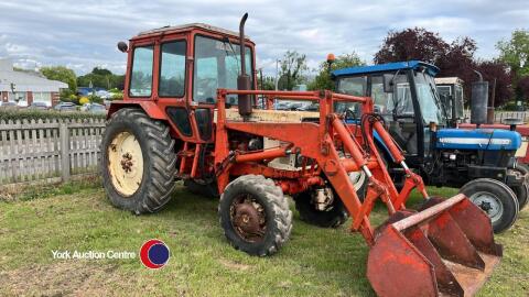 Belarus Progress 562 4WD loader tractor, displaying 3072 hours, loader c/w bucket, 4wd, 70hp, fitted with an air compressor, 4 cylinder engine