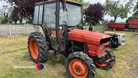 Kubota 40 4wd tractor, key in office