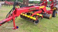 Vaderstad Carrier CR500 5m cultivator, c/w cross board levelling paddles, cast arms, new style, very good discs, used this spring for seedbed preparation, Model Year P - 3
