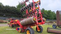 Vaderstad Carrier CR500 5m cultivator, c/w cross board levelling paddles, cast arms, new style, very good discs, used this spring for seedbed preparation, Model Year P - 5