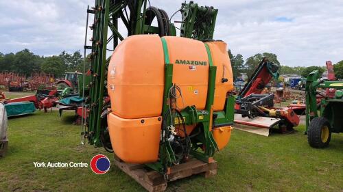 Amazone UF1501 24 mtr sprayer, 2015, control box and pto in office