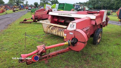 International 440 conventional baler