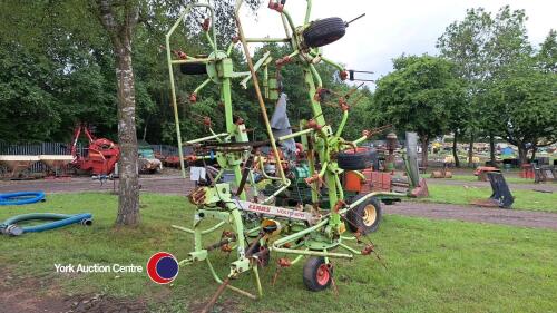 Claas Volto 670 tedder