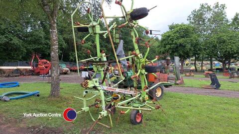 Claas Volto 670 tedder