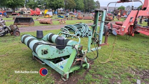 Elho 3 point linkage manual bale wrapper