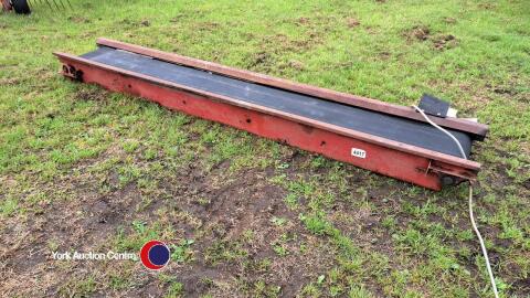Conveyor 2.9m long x 370mm wide ex Tong grader