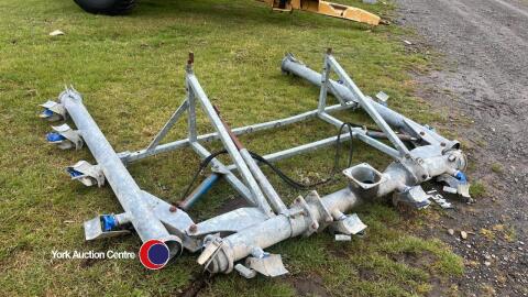 Folding slurry dribble bar to suit tanker