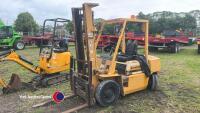Komatsu FD25-8 diesel forklift, 8775 hours shown on the clock, 2.2T lifting capacity when new, selling as a none runner
