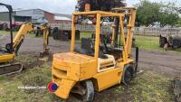 Komatsu FD25-8 diesel forklift, 8775 hours shown on the clock, 2.2T lifting capacity when new, selling as a none runner - 3
