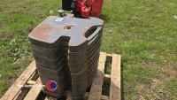 12 x Massey Ferguson 55kg wafer weights (660kg) - 4