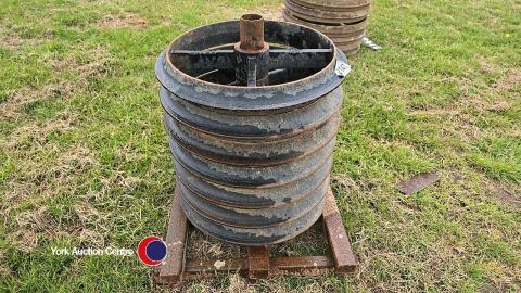 Set of 7 roller rings with very little use. 2.5 in shaft size, 20 in diameter