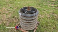 Set of 7 roller rings with very little use. 2.5 in shaft size, 20 in diameter - 3