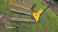 Pallet truck with weights