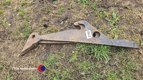 Bucket brackets