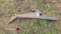 Bucket brackets