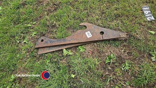 Bucket brackets