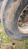Axle with 385/65 R22.5 wheels and tyres - 3