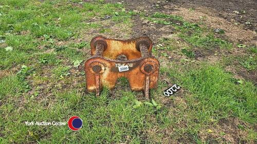 Large digger attachment bracket