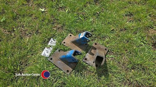 3 x Ford 40 series stabiliser bracket R/H