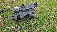 Manual quick hitch to fit 8T Takeuchi excavator - 2