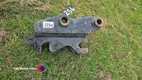 Manual quick hitch to fit 8T Takeuchi excavator - 3