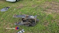 Manual quick hitch to fit 8T Takeuchi excavator - 4