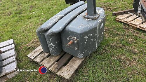 Lynx front weight block with 3 slices