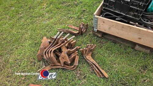 Kuhn set of hard face Quick fit tines (note photo'd with 2265 and 2266)