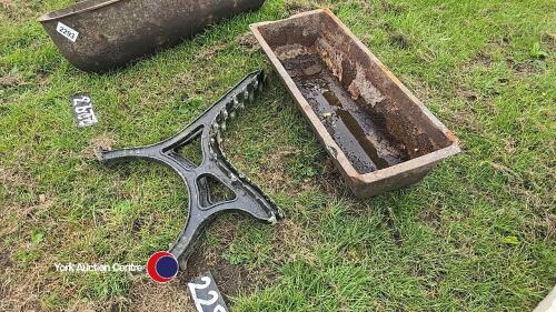 Cast iron trough and seat brackets