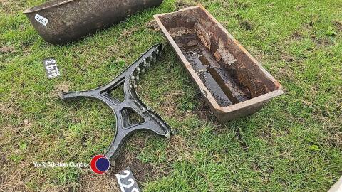 Cast iron trough and seat brackets