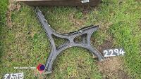 Cast iron trough and seat brackets - 3