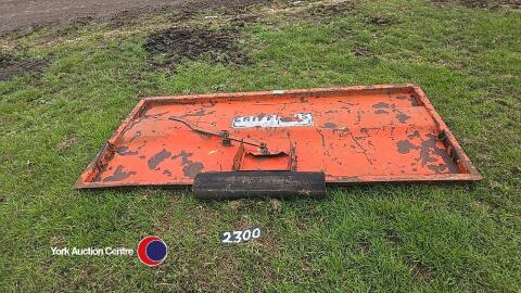 Triffitt trailer back door with grain chute