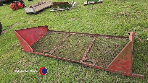 Silage trailer hood
