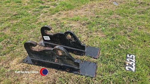 Set of heavy duty JCB compact loader brackets