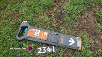 Cable finder